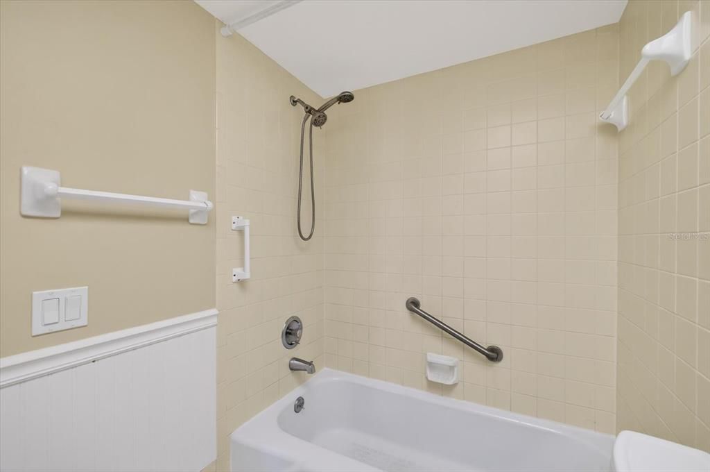 待售: $85,000 (2 贝兹, 2 浴室, 1088 平方英尺)