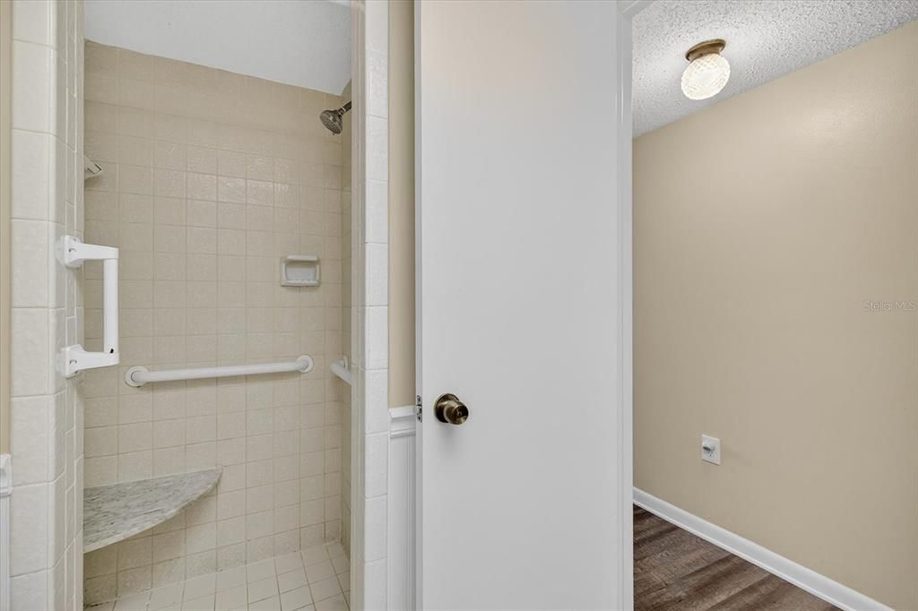 待售: $85,000 (2 贝兹, 2 浴室, 1088 平方英尺)