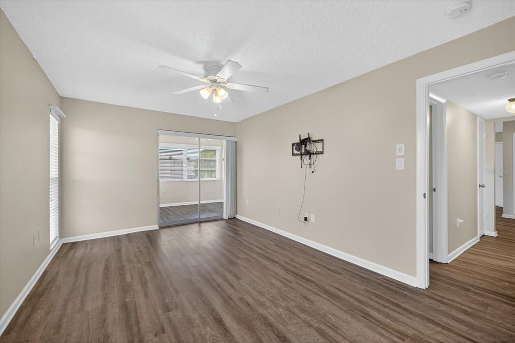 待售: $85,000 (2 贝兹, 2 浴室, 1088 平方英尺)