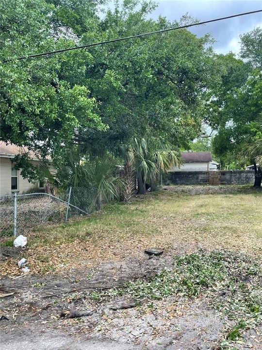 На продажу: $110,000 (0.11 acres)