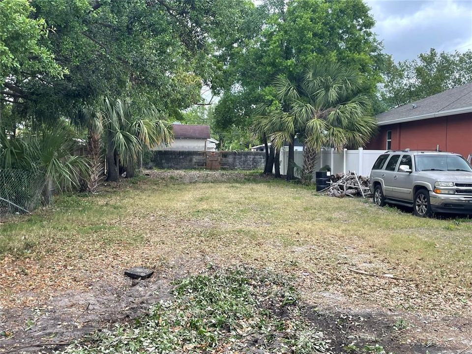 На продажу: $110,000 (0.11 acres)