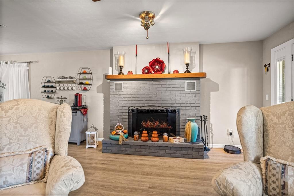 待售: $410,000 (3 贝兹, 2 浴室, 2244 平方英尺)