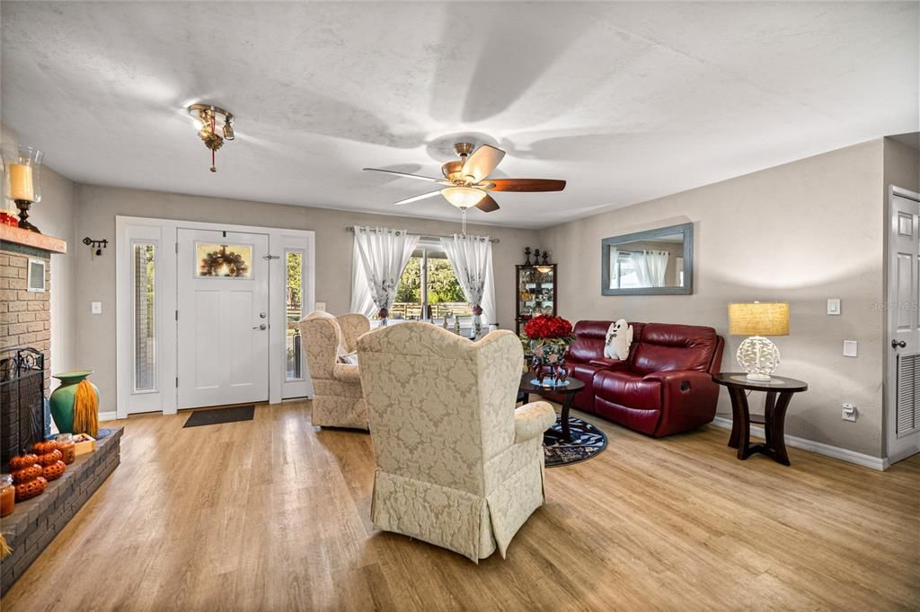 待售: $410,000 (3 贝兹, 2 浴室, 2244 平方英尺)