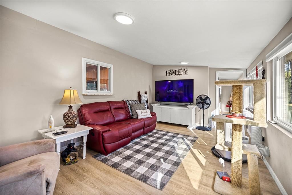 待售: $410,000 (3 贝兹, 2 浴室, 2244 平方英尺)