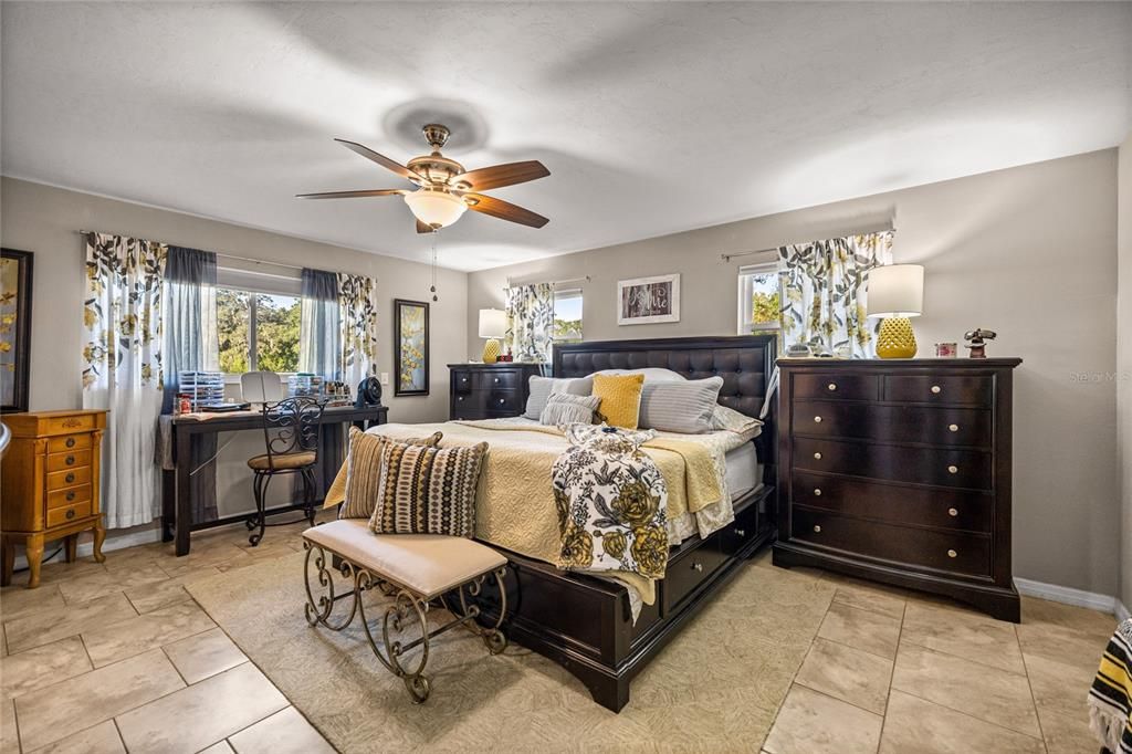 待售: $410,000 (3 贝兹, 2 浴室, 2244 平方英尺)