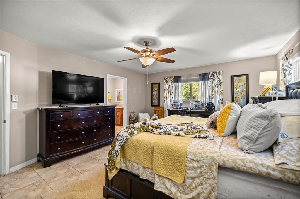 待售: $410,000 (3 贝兹, 2 浴室, 2244 平方英尺)