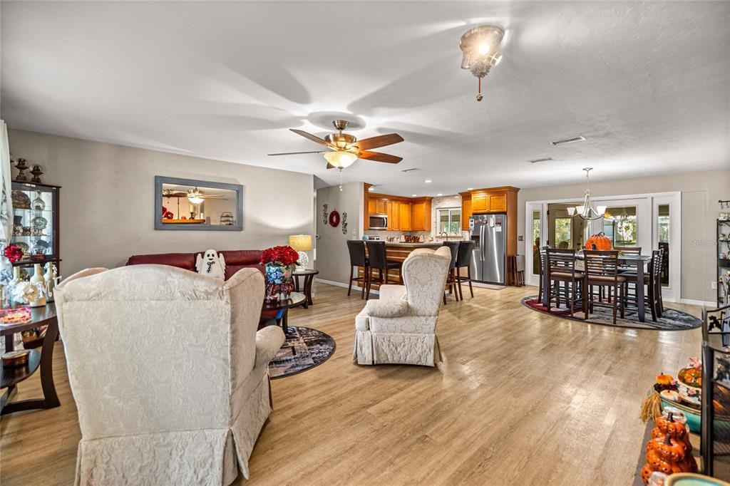 待售: $410,000 (3 贝兹, 2 浴室, 2244 平方英尺)