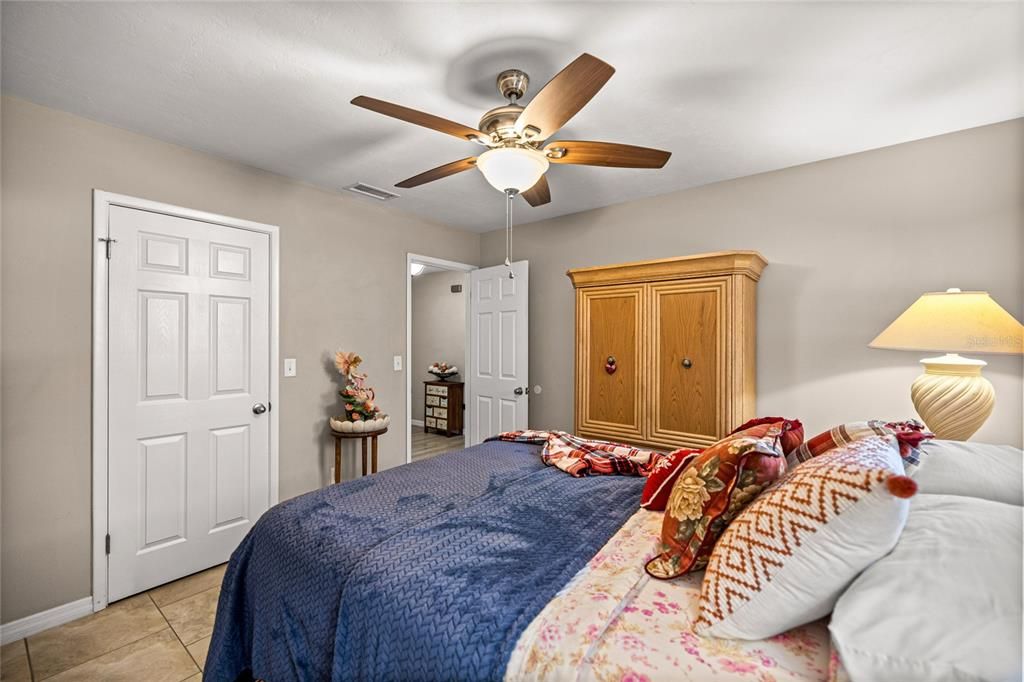 待售: $410,000 (3 贝兹, 2 浴室, 2244 平方英尺)