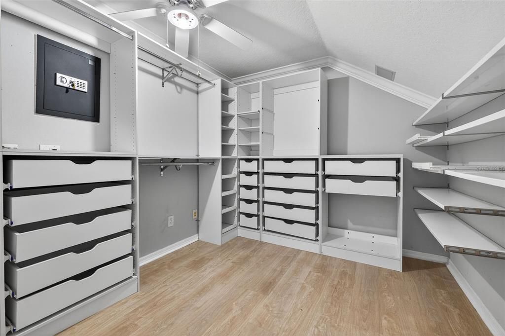 Active With Contract: $389,900 (4 beds, 2 baths, 1422 Square Feet)