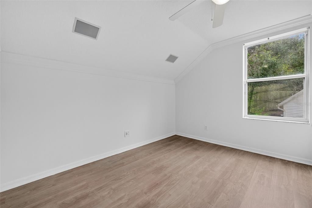 Active With Contract: $389,900 (4 beds, 2 baths, 1422 Square Feet)