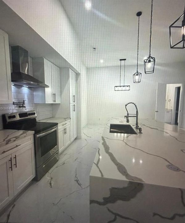 Active With Contract: $415,000 (4 beds, 3 baths, 2016 Square Feet)