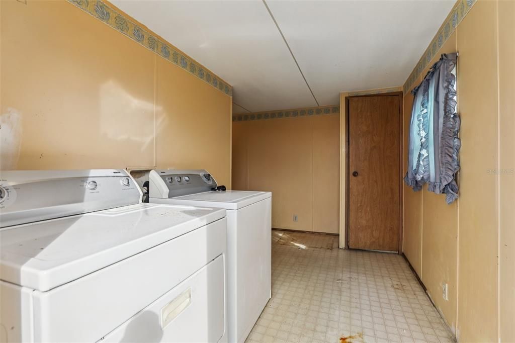 For Sale: $150,000 (4 beds, 2 baths, 2052 Square Feet)