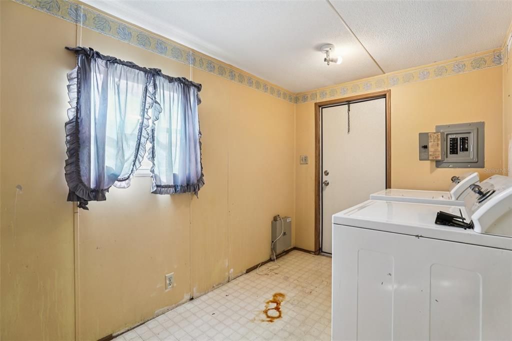 For Sale: $150,000 (4 beds, 2 baths, 2052 Square Feet)