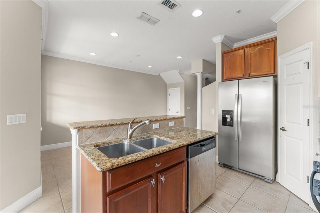 На продажу: $284,900 (3 спален, 2 ванн, 1686 Квадратных фут)