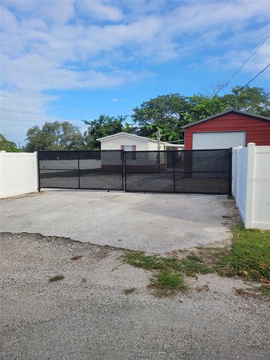 Под контрактом: $190,000 (2 спален, 2 ванн, 1702 Квадратных фут)