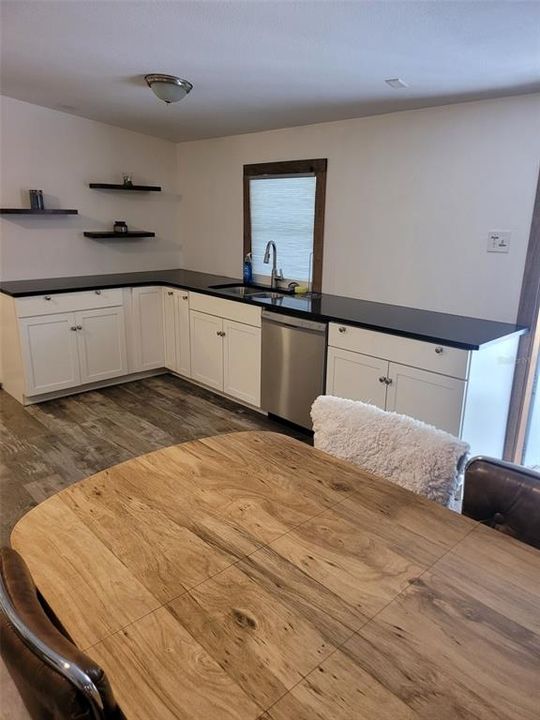 Под контрактом: $190,000 (2 спален, 2 ванн, 1702 Квадратных фут)