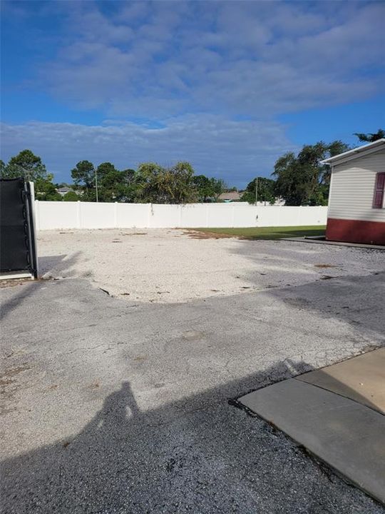 Под контрактом: $190,000 (2 спален, 2 ванн, 1702 Квадратных фут)