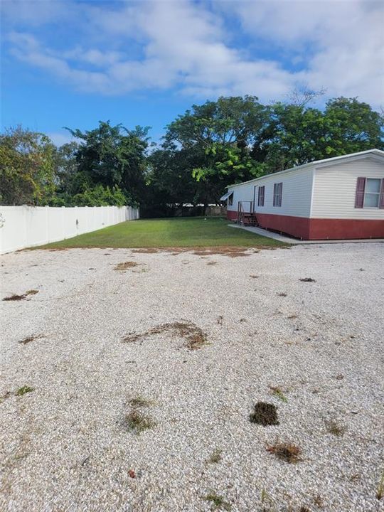 Под контрактом: $190,000 (2 спален, 2 ванн, 1702 Квадратных фут)