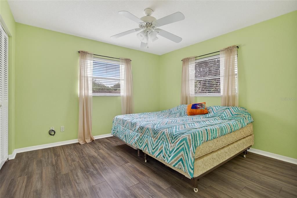 Под контрактом: $270,000 (2 спален, 2 ванн, 1337 Квадратных фут)