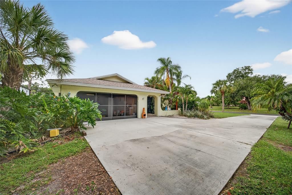 Под контрактом: $270,000 (2 спален, 2 ванн, 1337 Квадратных фут)