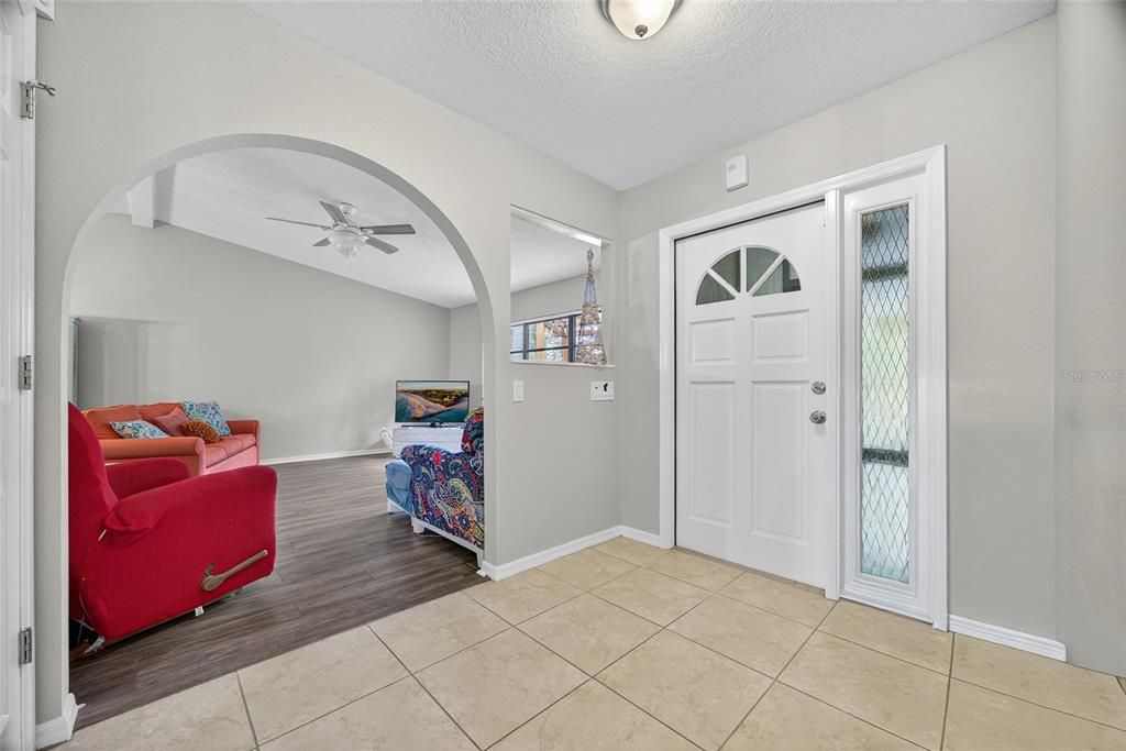 Под контрактом: $270,000 (2 спален, 2 ванн, 1337 Квадратных фут)