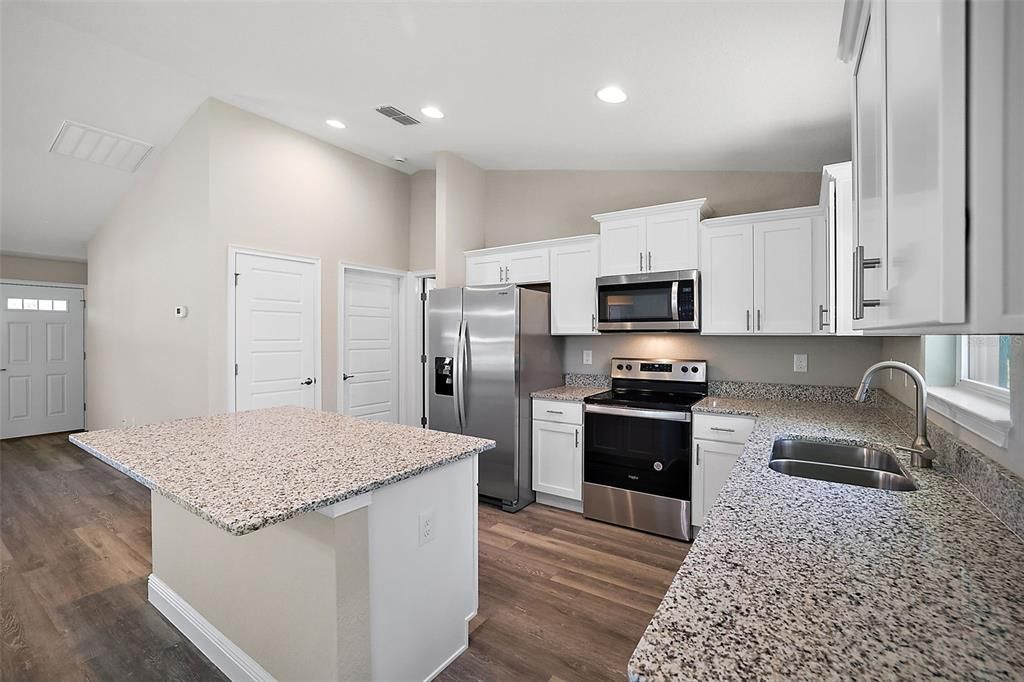 Activo con contrato: $259,900 (3 camas, 2 baños, 1453 Pies cuadrados)