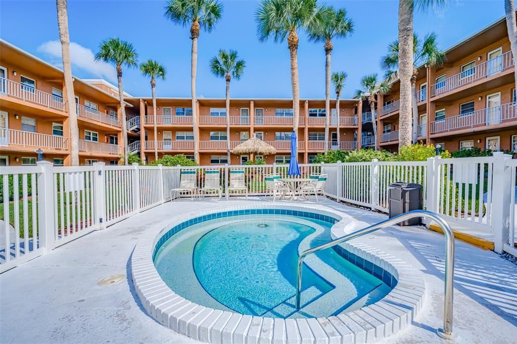 For Sale: $150,000 (2 beds, 1 baths, 987 Square Feet)