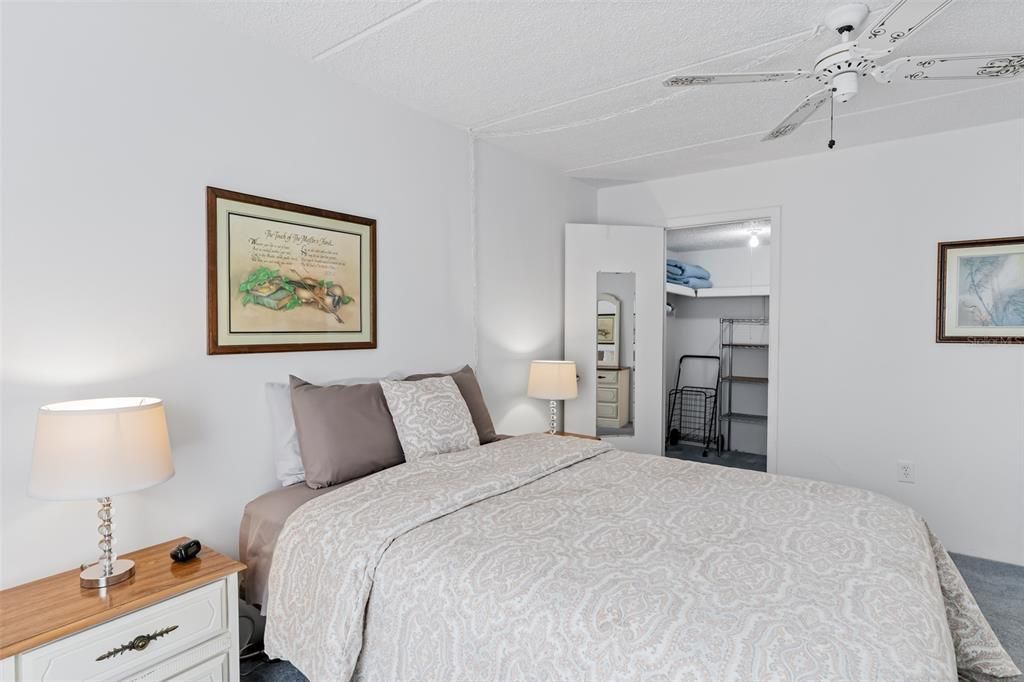 For Sale: $150,000 (2 beds, 1 baths, 987 Square Feet)