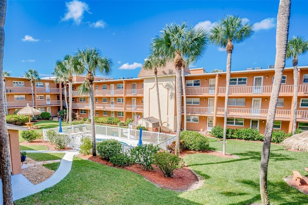 For Sale: $150,000 (2 beds, 1 baths, 987 Square Feet)