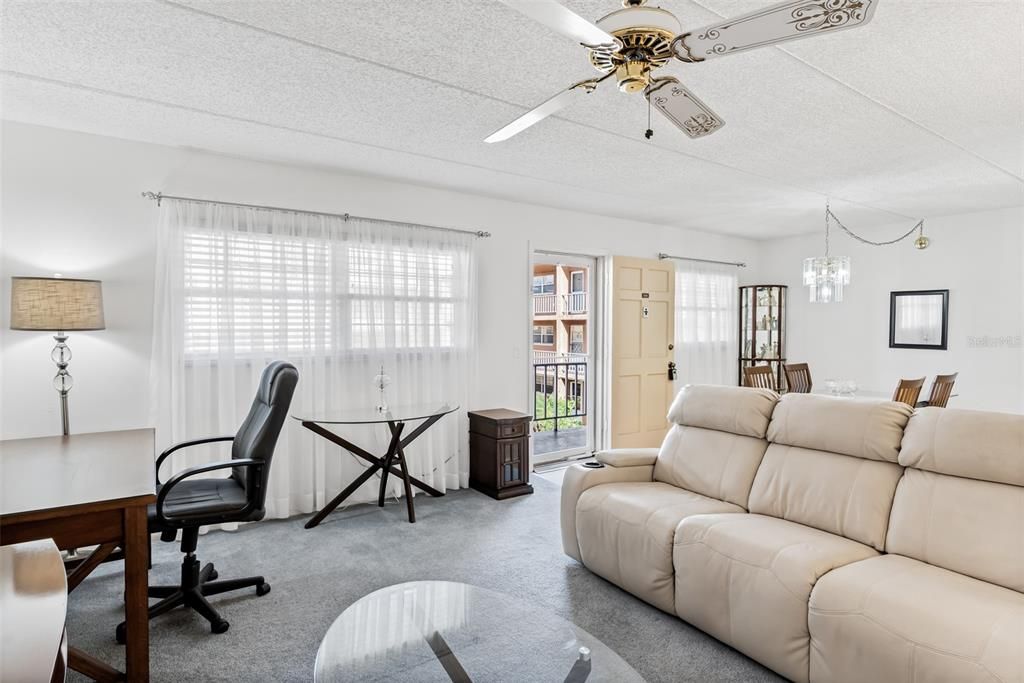 For Sale: $150,000 (2 beds, 1 baths, 987 Square Feet)