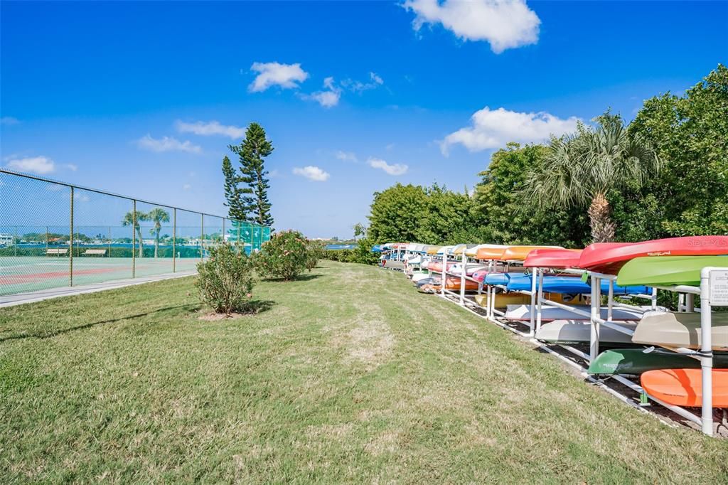 For Sale: $150,000 (2 beds, 1 baths, 987 Square Feet)