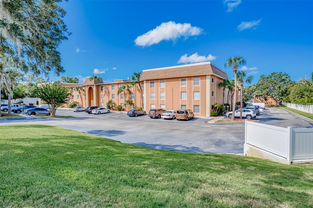 For Sale: $150,000 (2 beds, 1 baths, 987 Square Feet)