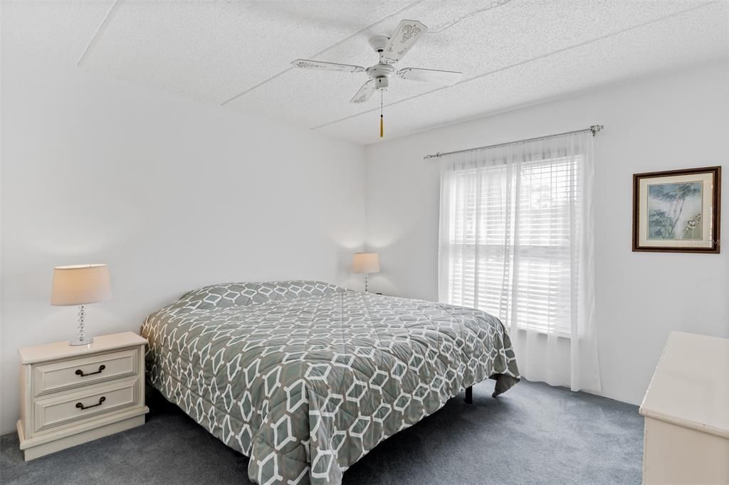 For Sale: $150,000 (2 beds, 1 baths, 987 Square Feet)