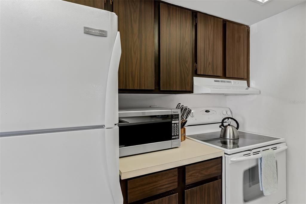 For Sale: $150,000 (2 beds, 1 baths, 987 Square Feet)