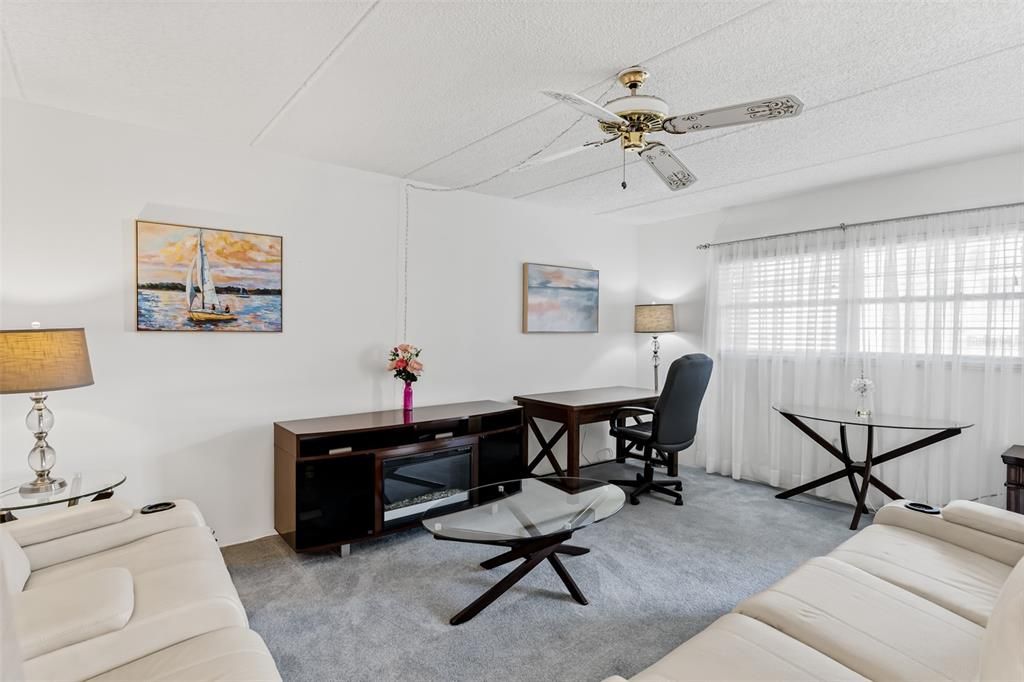 For Sale: $150,000 (2 beds, 1 baths, 987 Square Feet)