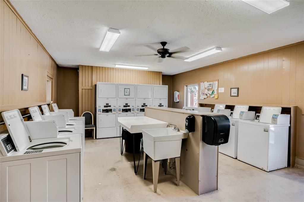 For Sale: $150,000 (2 beds, 1 baths, 987 Square Feet)