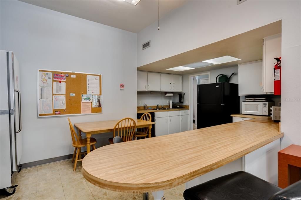 For Sale: $150,000 (2 beds, 1 baths, 987 Square Feet)