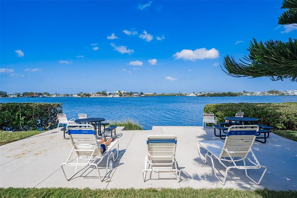 For Sale: $150,000 (2 beds, 1 baths, 987 Square Feet)