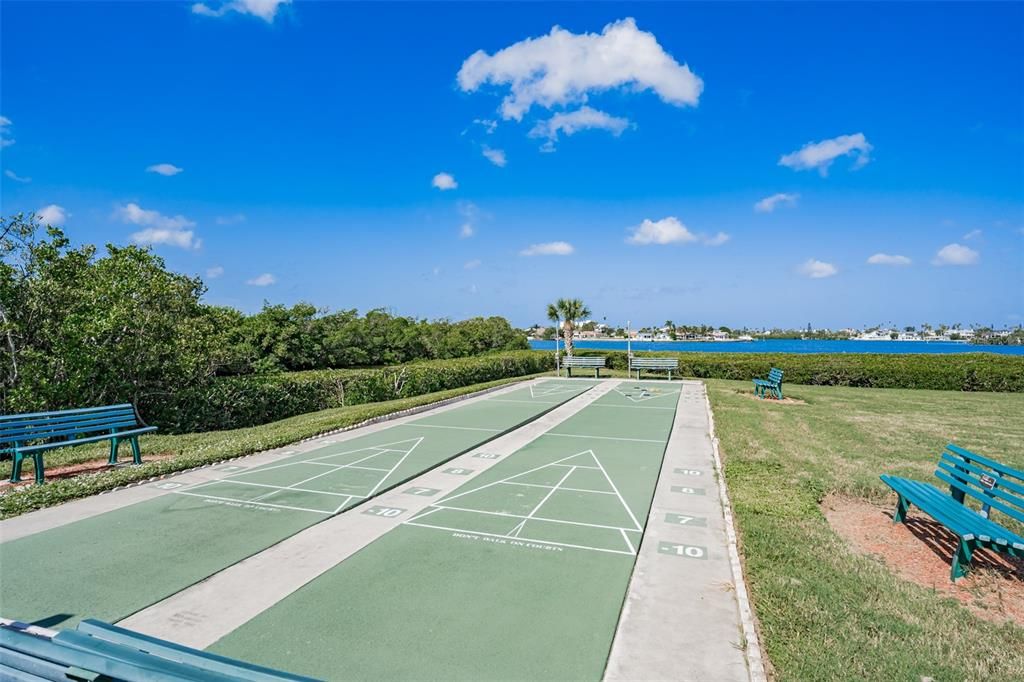 For Sale: $150,000 (2 beds, 1 baths, 987 Square Feet)