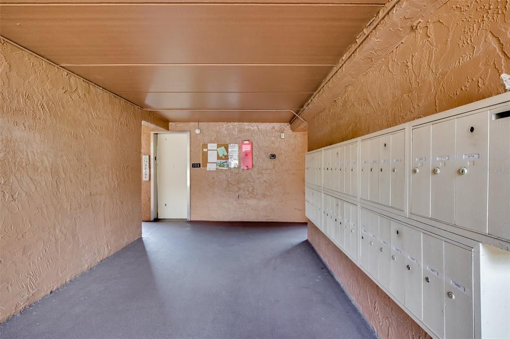 For Sale: $150,000 (2 beds, 1 baths, 987 Square Feet)