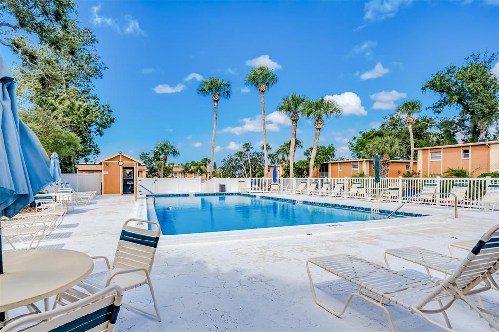 For Sale: $150,000 (2 beds, 1 baths, 987 Square Feet)