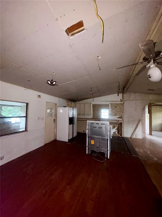 For Sale: $179,999 (3 beds, 2 baths, 1326 Square Feet)