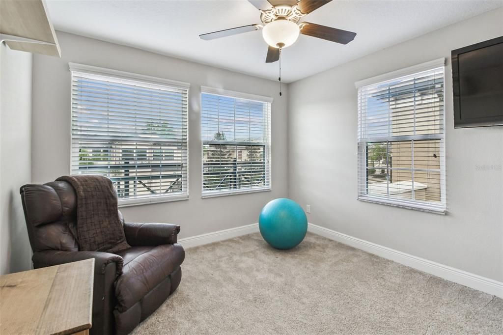 待售: $295,000 (2 贝兹, 2 浴室, 1571 平方英尺)