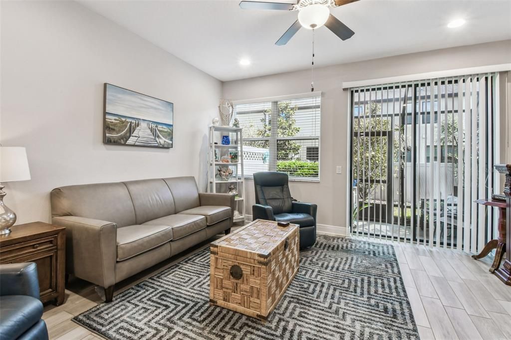 待售: $295,000 (2 贝兹, 2 浴室, 1571 平方英尺)