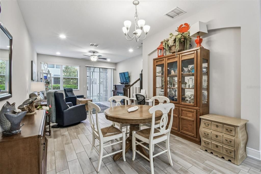 待售: $295,000 (2 贝兹, 2 浴室, 1571 平方英尺)