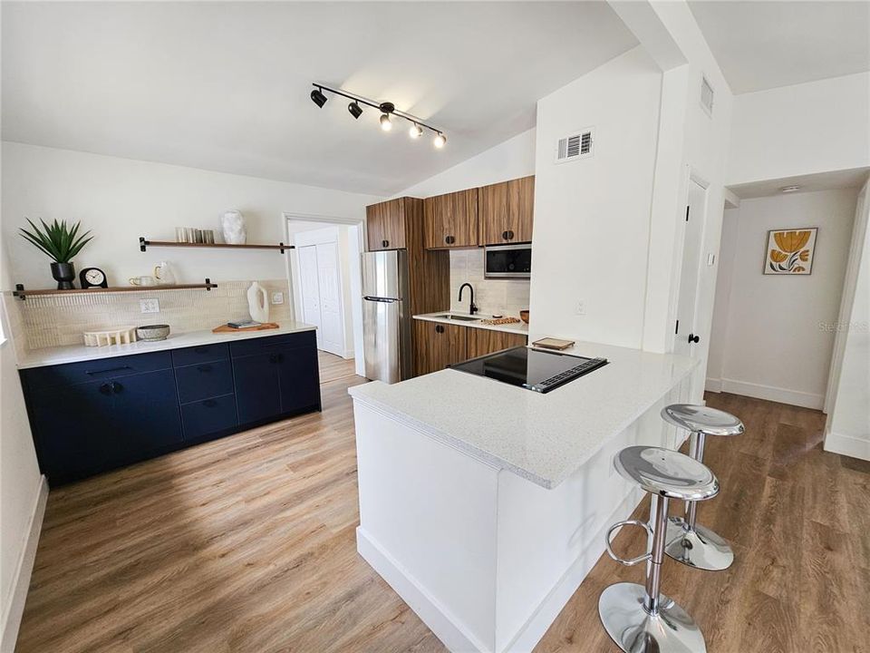 For Rent: $4,600 (3 beds, 2 baths, 1300 Square Feet)