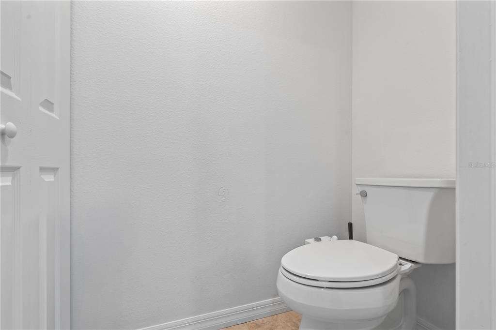 Active With Contract: $335,000 (2 beds, 2 baths, 1588 Square Feet)