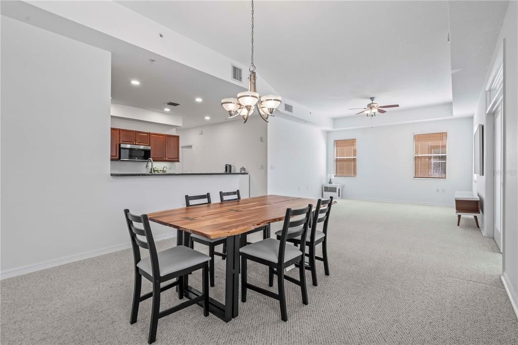 Active With Contract: $335,000 (2 beds, 2 baths, 1588 Square Feet)