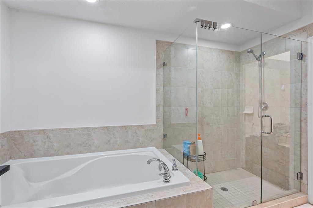 Active With Contract: $335,000 (2 beds, 2 baths, 1588 Square Feet)