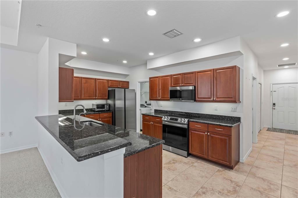 Active With Contract: $335,000 (2 beds, 2 baths, 1588 Square Feet)
